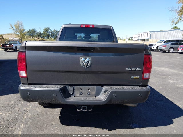 46314852 :رقم المزاد ، 1C6RR7FG5JS144196 vin ، 2018 Ram 1500 Tradesman Quad Cab 4x4 6'4 Box مزاد بيع