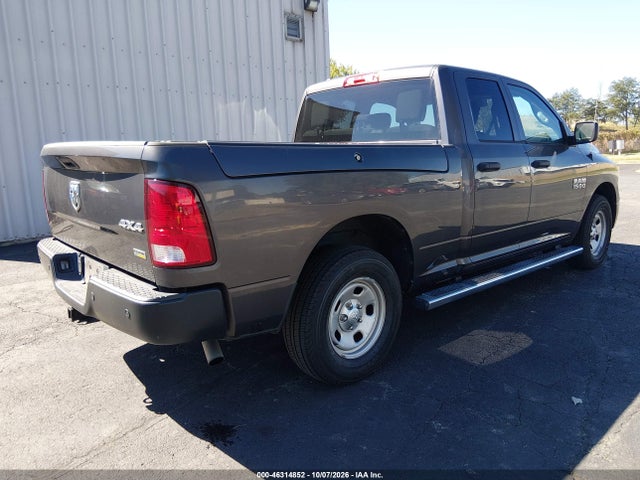 46314852 :رقم المزاد ، 1C6RR7FG5JS144196 vin ، 2018 Ram 1500 Tradesman Quad Cab 4x4 6'4 Box مزاد بيع