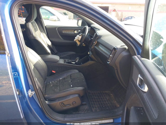 46315028 :رقم المزاد ، YV4162UM9M2616573 vin ، 2021 Volvo Xc40 T5 R-design مزاد بيع