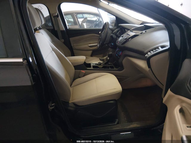 Продажа на аукционе авто 2017 Ford Escape Se, vin: 1FMCU9GD0HUA94573, номер лота: 46315310