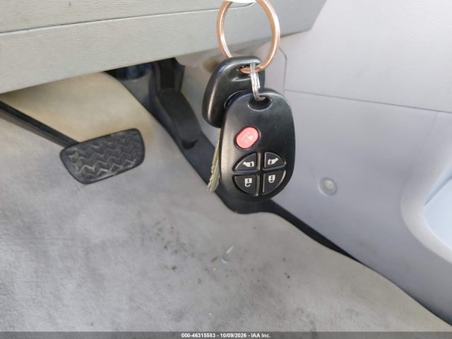 2011 Toyota Sienna Le V6 მანქანა იყიდება აუქციონზე, vin: 5TDKK3DC6BS110429, აუქციონის ნომერი: 46315583