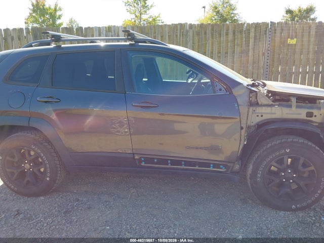 2016 Jeep Cherokee Trailhawk მანქანა იყიდება აუქციონზე, vin: 1C4PJMBS5GW334453, აუქციონის ნომერი: 46315687