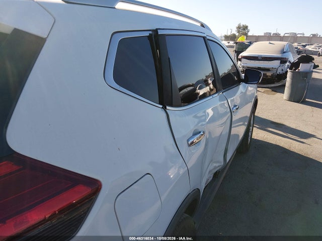 KNMAT2MV3HP569778 Nissan ROGUE SV