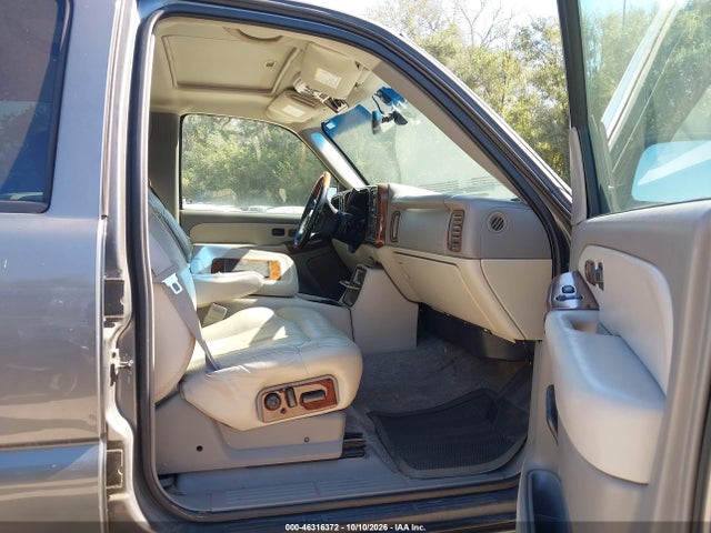 46316372 :رقم المزاد ، 3GNFK16T81G227078 vin ، 2001 Chevrolet Suburban 1500 Lt مزاد بيع