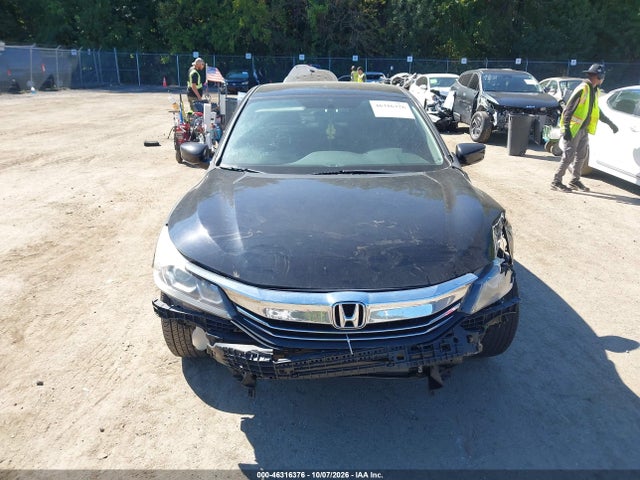 46316376 :رقم المزاد ، 1HGCR2F33HA233880 vin ، 2017 Honda Accord Lx مزاد بيع