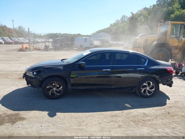 46316376 :رقم المزاد ، 1HGCR2F33HA233880 vin ، 2017 Honda Accord Lx مزاد بيع