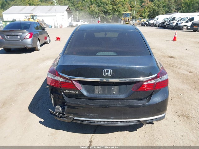 46316376 :رقم المزاد ، 1HGCR2F33HA233880 vin ، 2017 Honda Accord Lx مزاد بيع