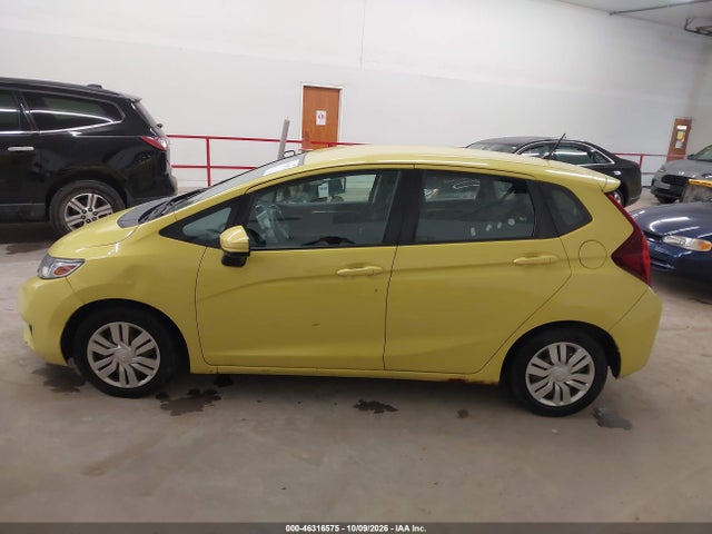 46316575 :رقم المزاد ، 3HGGK5H55FM775391 vin ، 2015 Honda Fit Lx مزاد بيع