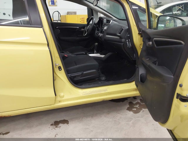 46316575 :رقم المزاد ، 3HGGK5H55FM775391 vin ، 2015 Honda Fit Lx مزاد بيع