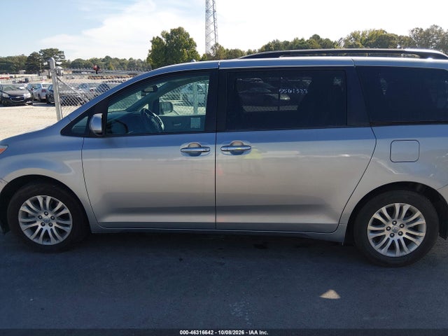 46316642 :رقم المزاد ، 5TDYZ3DC3HS857873 vin ، 2017 Toyota Sienna Xle 8 Passenger مزاد بيع