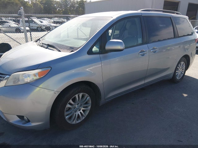 46316642 :رقم المزاد ، 5TDYZ3DC3HS857873 vin ، 2017 Toyota Sienna Xle 8 Passenger مزاد بيع