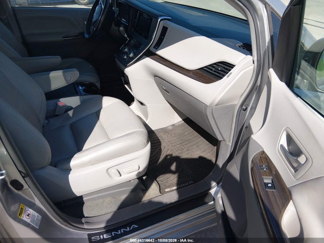46316642 :رقم المزاد ، 5TDYZ3DC3HS857873 vin ، 2017 Toyota Sienna Xle 8 Passenger مزاد بيع