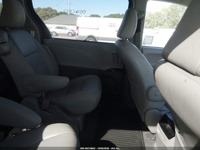 46316642 :رقم المزاد ، 5TDYZ3DC3HS857873 vin ، 2017 Toyota Sienna Xle 8 Passenger مزاد بيع