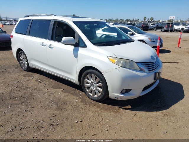 46317235 :رقم المزاد ، 5TDYK3DC8DS302318 vin ، 2013 Toyota Sienna Limited V6 7 Passenger مزاد بيع