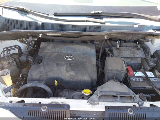 46317235 :رقم المزاد ، 5TDYK3DC8DS302318 vin ، 2013 Toyota Sienna Limited V6 7 Passenger مزاد بيع