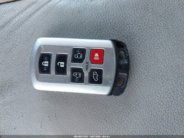 46317235 :رقم المزاد ، 5TDYK3DC8DS302318 vin ، 2013 Toyota Sienna Limited V6 7 Passenger مزاد بيع