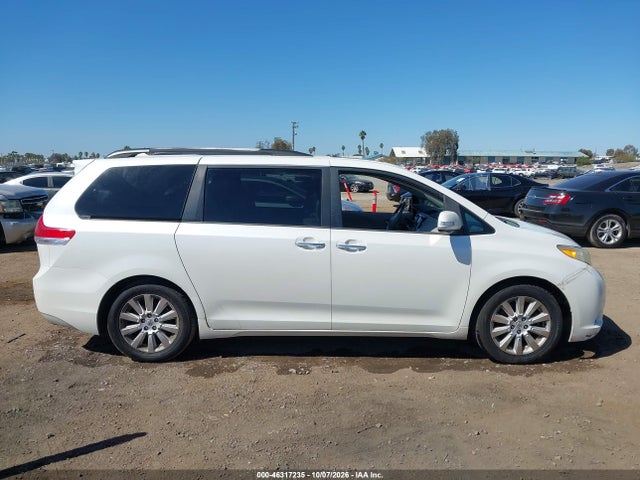 46317235 :رقم المزاد ، 5TDYK3DC8DS302318 vin ، 2013 Toyota Sienna Limited V6 7 Passenger مزاد بيع
