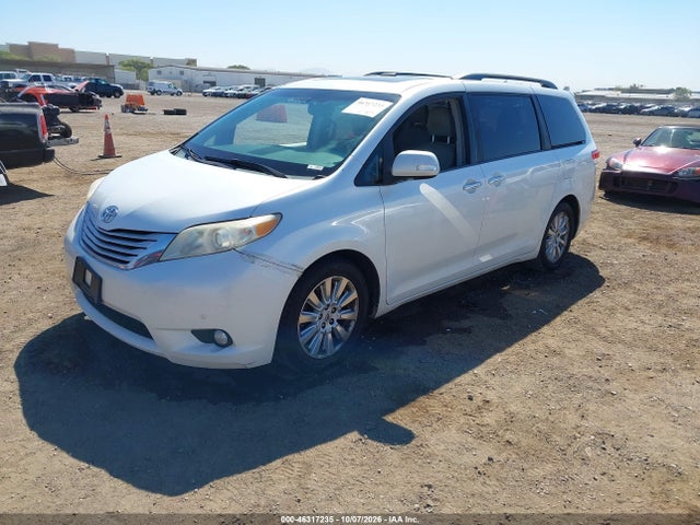 46317235 :رقم المزاد ، 5TDYK3DC8DS302318 vin ، 2013 Toyota Sienna Limited V6 7 Passenger مزاد بيع