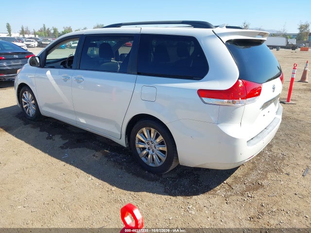 46317235 :رقم المزاد ، 5TDYK3DC8DS302318 vin ، 2013 Toyota Sienna Limited V6 7 Passenger مزاد بيع