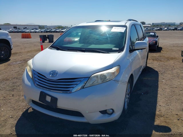 46317235 :رقم المزاد ، 5TDYK3DC8DS302318 vin ، 2013 Toyota Sienna Limited V6 7 Passenger مزاد بيع
