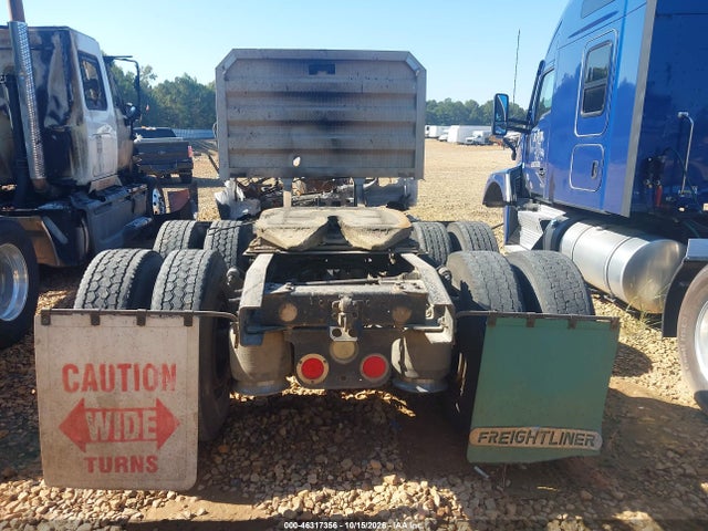 Auction sale of the 2015 Freightliner Cascadia 113, vin: 1FUJGBDV7FLBW4446, lot number: 46317356
