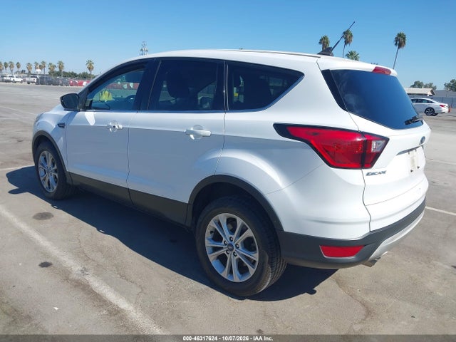 Ford ESCAPE SE 2019 1FMCU9GD4KUB63496 Image 3