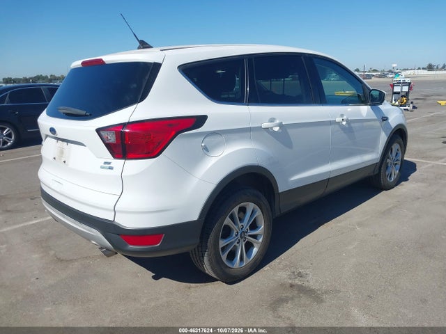 Ford ESCAPE SE 2019 1FMCU9GD4KUB63496 Image 4