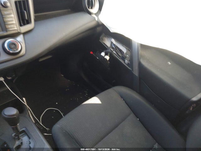 Продаж на аукціоні авто 2015 Toyota Rav4 Le, vin: JTMBFREV4FJ041489, номер лоту: 46317891