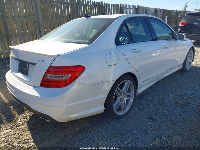 2013 Mercedes-benz C 350 Sport მანქანა იყიდება აუქციონზე, vin: WDDGF5HB9DR244012, აუქციონის ნომერი: 46317920