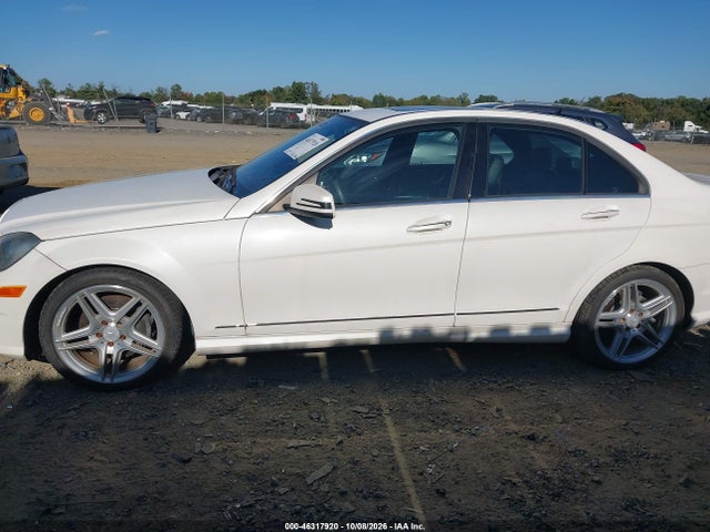 2013 Mercedes-benz C 350 Sport მანქანა იყიდება აუქციონზე, vin: WDDGF5HB9DR244012, აუქციონის ნომერი: 46317920