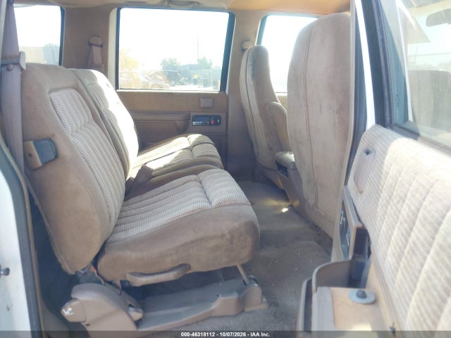 Продажа на аукционе авто 1994 Chevrolet Suburban C1500, vin: 1GNEC16K2RJ348585, номер лота: 46318112
