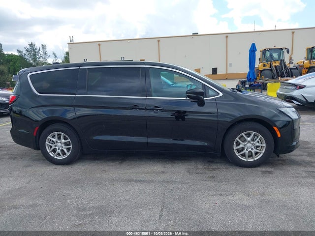 Продаж на аукціоні авто 2027 Chrysler Pacifica, vin: 2C4RC1BG0VR580717, номер лоту: 46318601