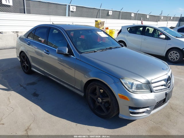 2013 Mercedes-benz C 250 Sport მანქანა იყიდება აუქციონზე, vin: WDDGF4HB8DR254654, აუქციონის ნომერი: 46318673