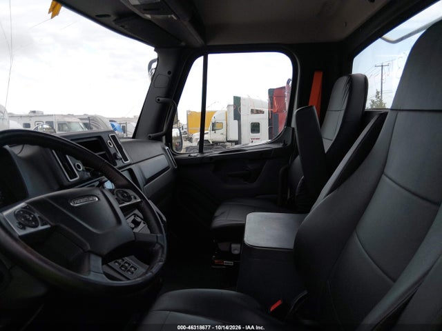 Продажа на аукционе авто 2025 Freightliner M2 106, vin: 3AKBCYD2XSDVK7797, номер лота: 46318677