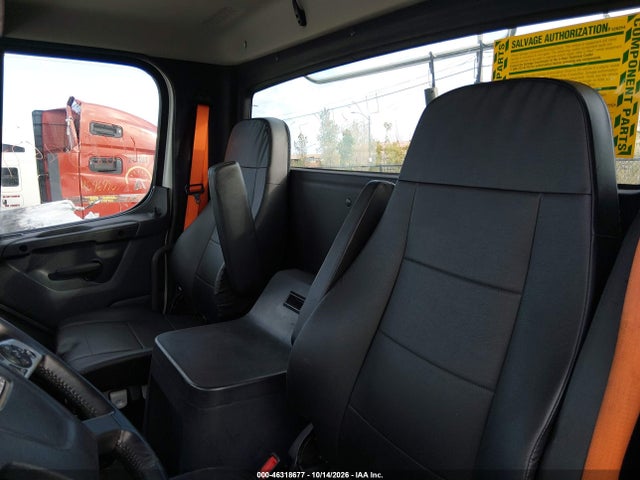 Продажа на аукционе авто 2025 Freightliner M2 106, vin: 3AKBCYD2XSDVK7797, номер лота: 46318677