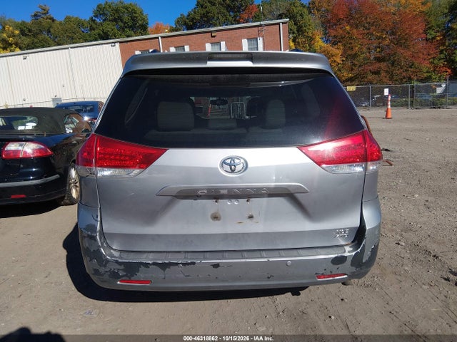46318862 :رقم المزاد ، 5TDDK3DC7BS006895 vin ، 2011 Toyota Sienna Xle مزاد بيع