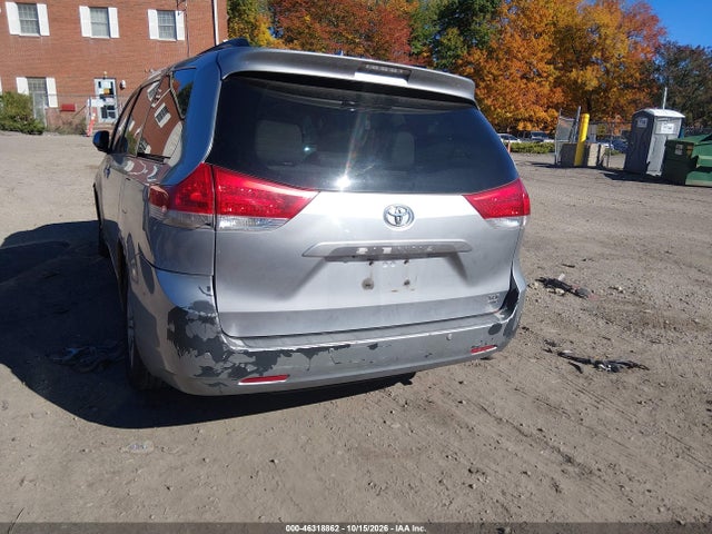 46318862 :رقم المزاد ، 5TDDK3DC7BS006895 vin ، 2011 Toyota Sienna Xle مزاد بيع