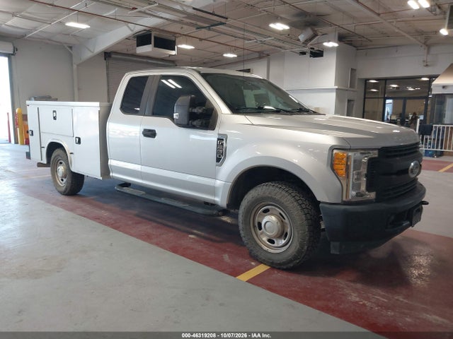 2017 1FD7X2A6XHEE35711 main image