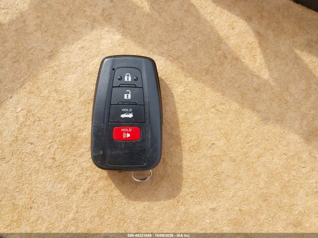 46321049 :رقم المزاد ، JTDEAMDE1NJ052805 vin ، 2022 Toyota Corolla Hybrid Le مزاد بيع
