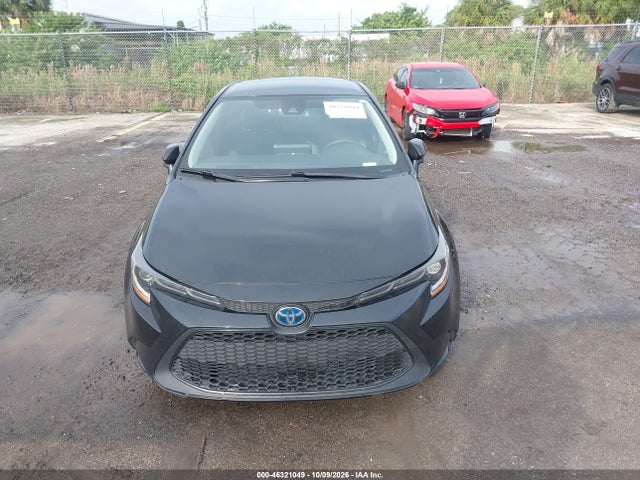 46321049 :رقم المزاد ، JTDEAMDE1NJ052805 vin ، 2022 Toyota Corolla Hybrid Le مزاد بيع