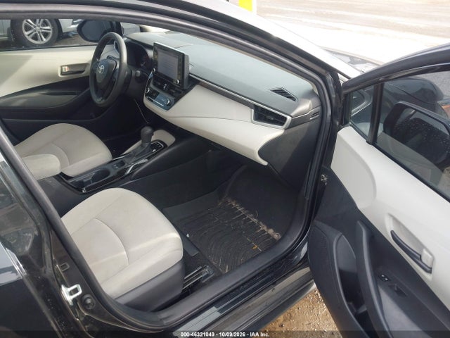 46321049 :رقم المزاد ، JTDEAMDE1NJ052805 vin ، 2022 Toyota Corolla Hybrid Le مزاد بيع