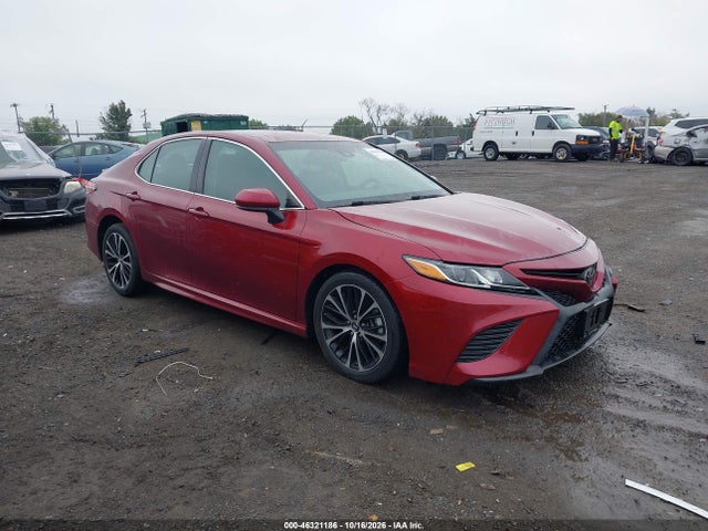 46321186 :رقم المزاد ، 4T1B11HK0JU617468 vin ، 2018 Toyota Camry Se مزاد بيع