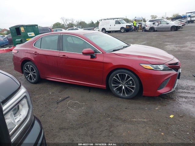 46321186 :رقم المزاد ، 4T1B11HK0JU617468 vin ، 2018 Toyota Camry Se مزاد بيع