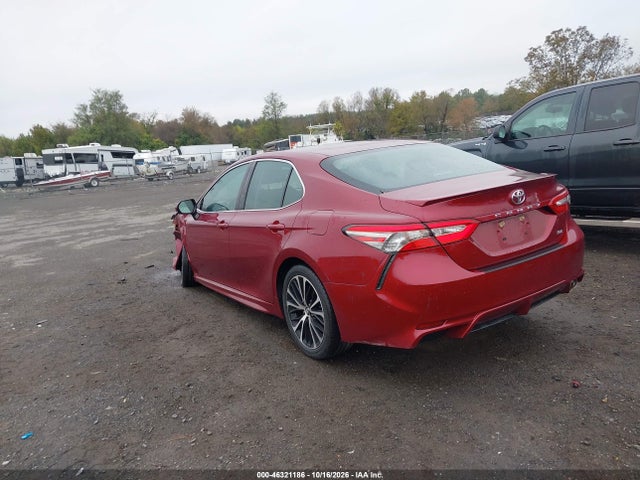 46321186 :رقم المزاد ، 4T1B11HK0JU617468 vin ، 2018 Toyota Camry Se مزاد بيع