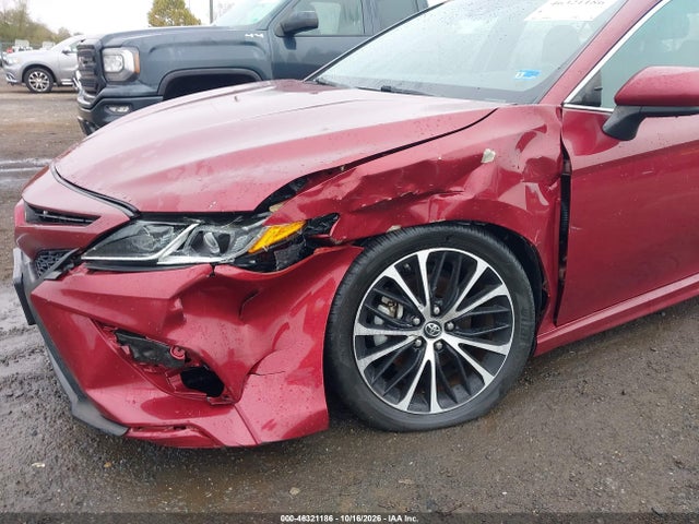 46321186 :رقم المزاد ، 4T1B11HK0JU617468 vin ، 2018 Toyota Camry Se مزاد بيع