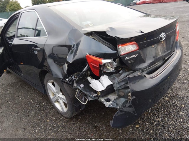 46322816 :رقم المزاد ، 4T1BF1FK2EU340252 vin ، 2014 Toyota Camry Se مزاد بيع