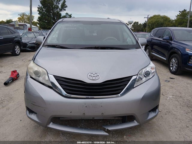 46323215 :رقم المزاد ، 5TDKK3DC3ES474893 vin ، 2014 Toyota Sienna Le V6 8 Passenger مزاد بيع
