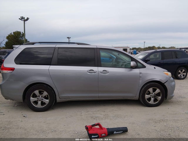 46323215 :رقم المزاد ، 5TDKK3DC3ES474893 vin ، 2014 Toyota Sienna Le V6 8 Passenger مزاد بيع