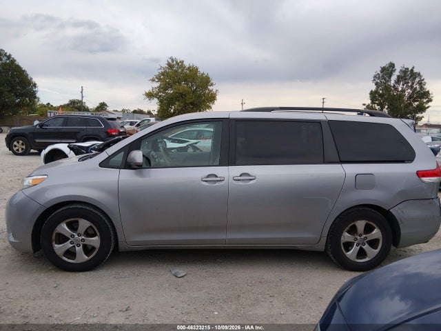 46323215 :رقم المزاد ، 5TDKK3DC3ES474893 vin ، 2014 Toyota Sienna Le V6 8 Passenger مزاد بيع