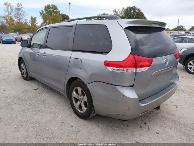 46323215 :رقم المزاد ، 5TDKK3DC3ES474893 vin ، 2014 Toyota Sienna Le V6 8 Passenger مزاد بيع
